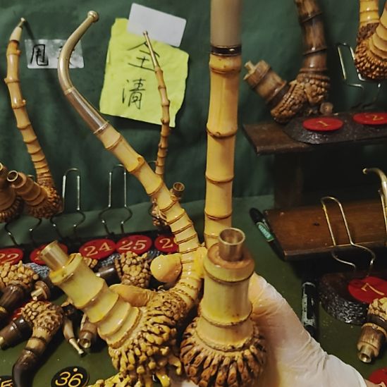 晓***君贵州特色竹根烟斗工艺品手把件