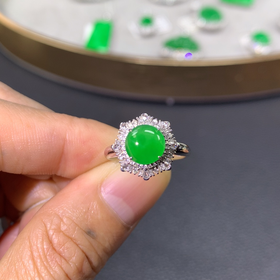 翡翠戒指18K金镶嵌翡翠