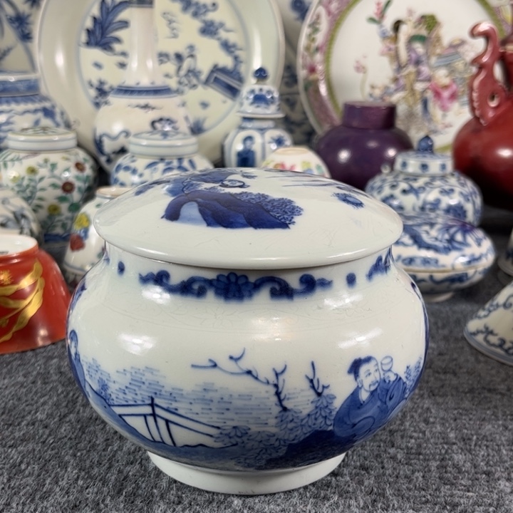 罐渺***云一个青花的小罐子