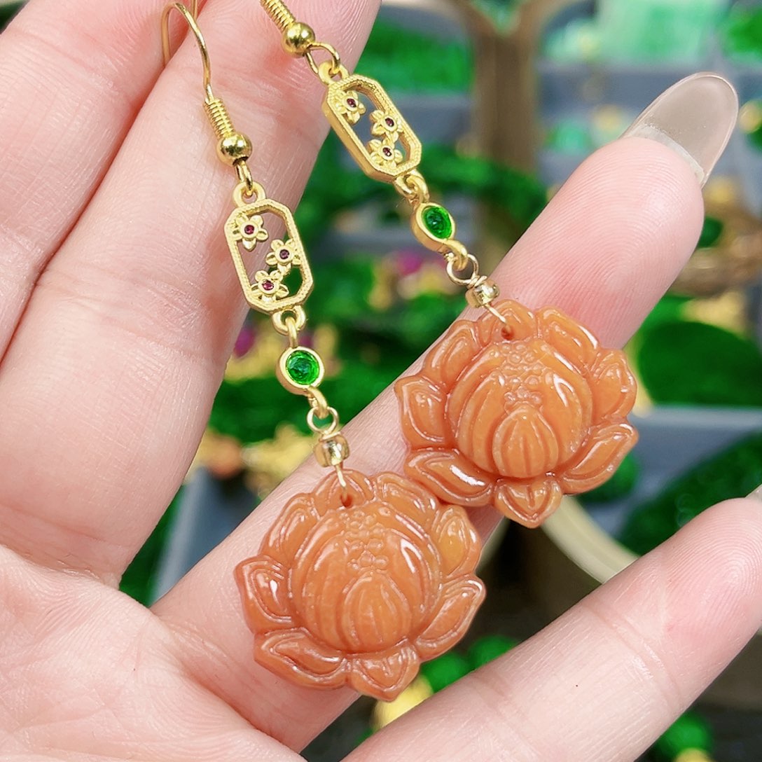 翡翠颈饰未镶嵌耳饰