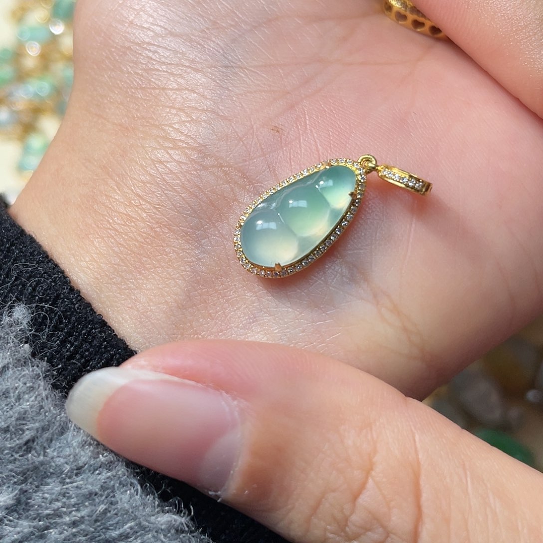 翡翠吊坠(不含链)18K金镶嵌?****?