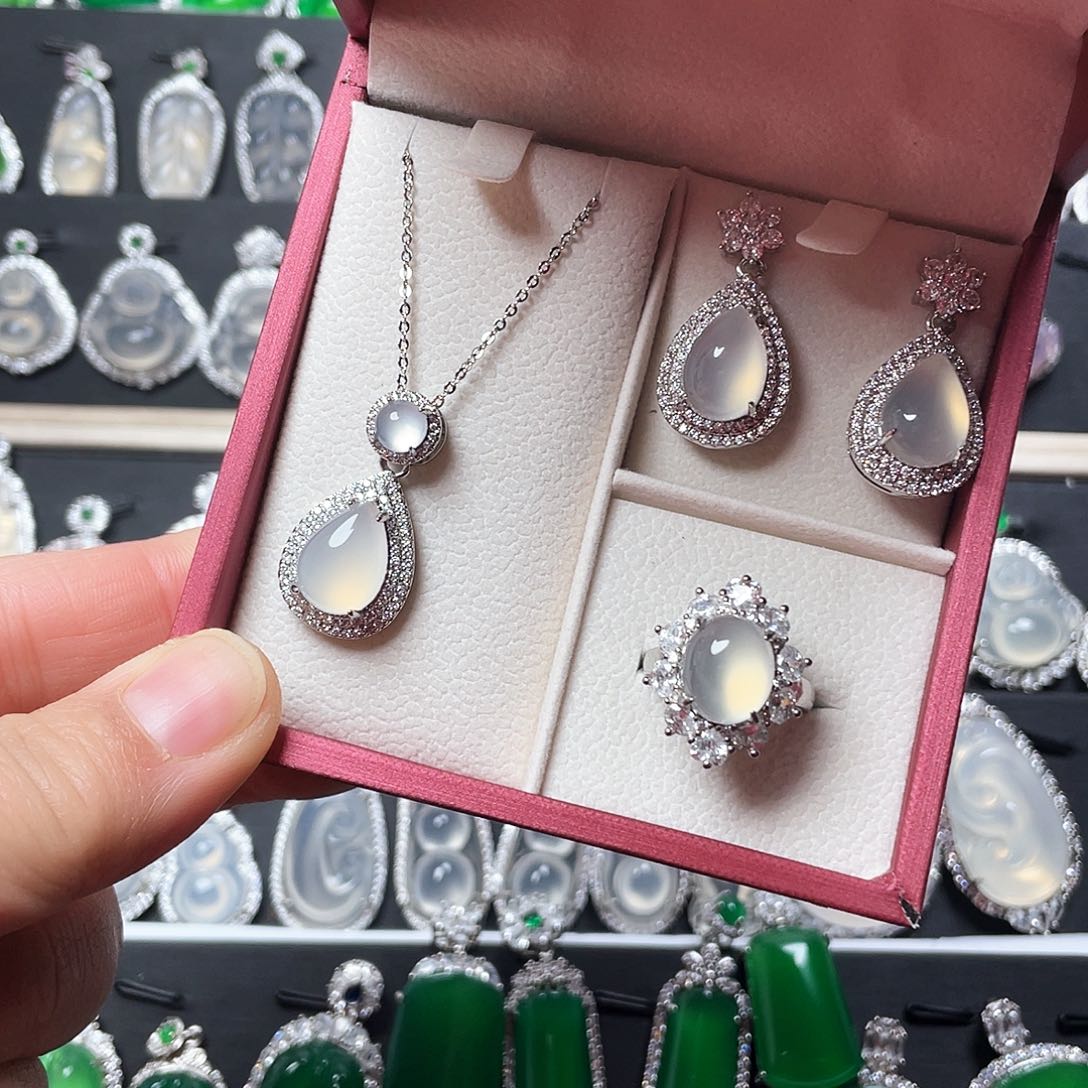 玛瑙/玉髓颈饰合金