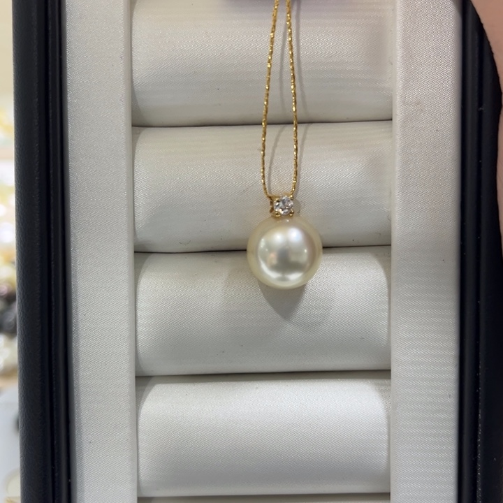 海水珍珠上新金珠奶油金王妃吊坠11-12mm18K金镶嵌