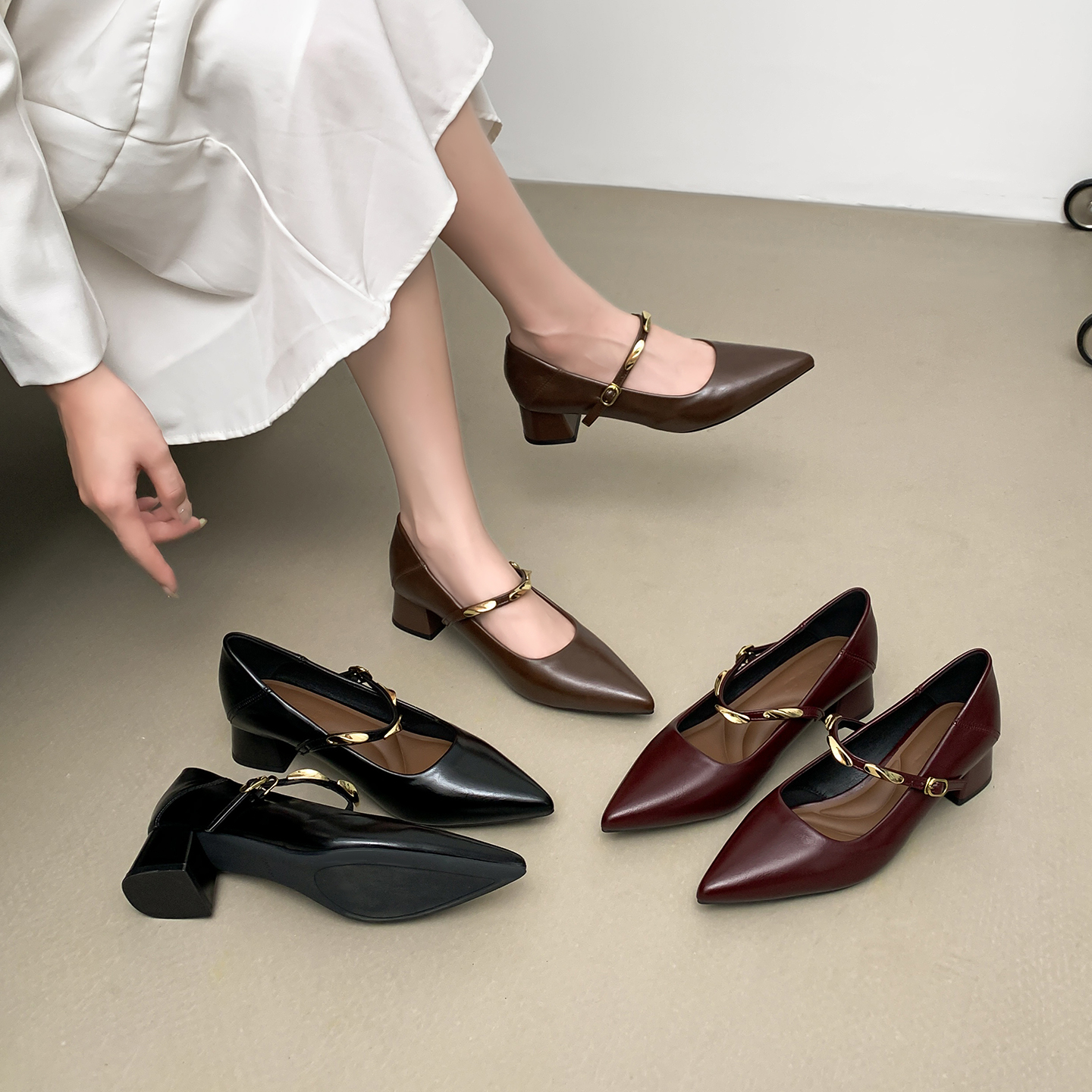 【小金条】粗跟玛丽珍女鞋新款法式尖头金属一字带中跟单鞋9068-1