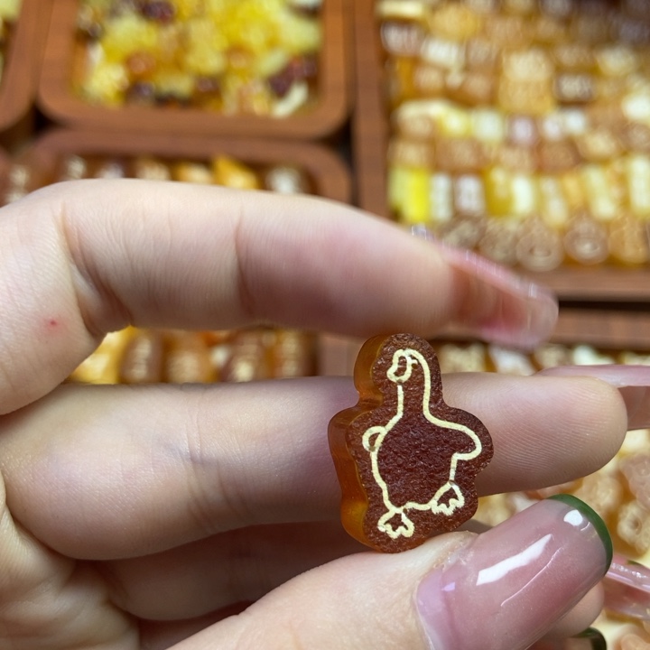 琥珀未镶嵌珠宝奇石原皮