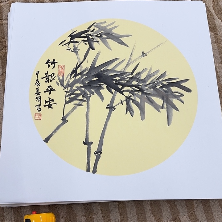 国画花鸟的翅膀是一个巨大的蝴蝶结