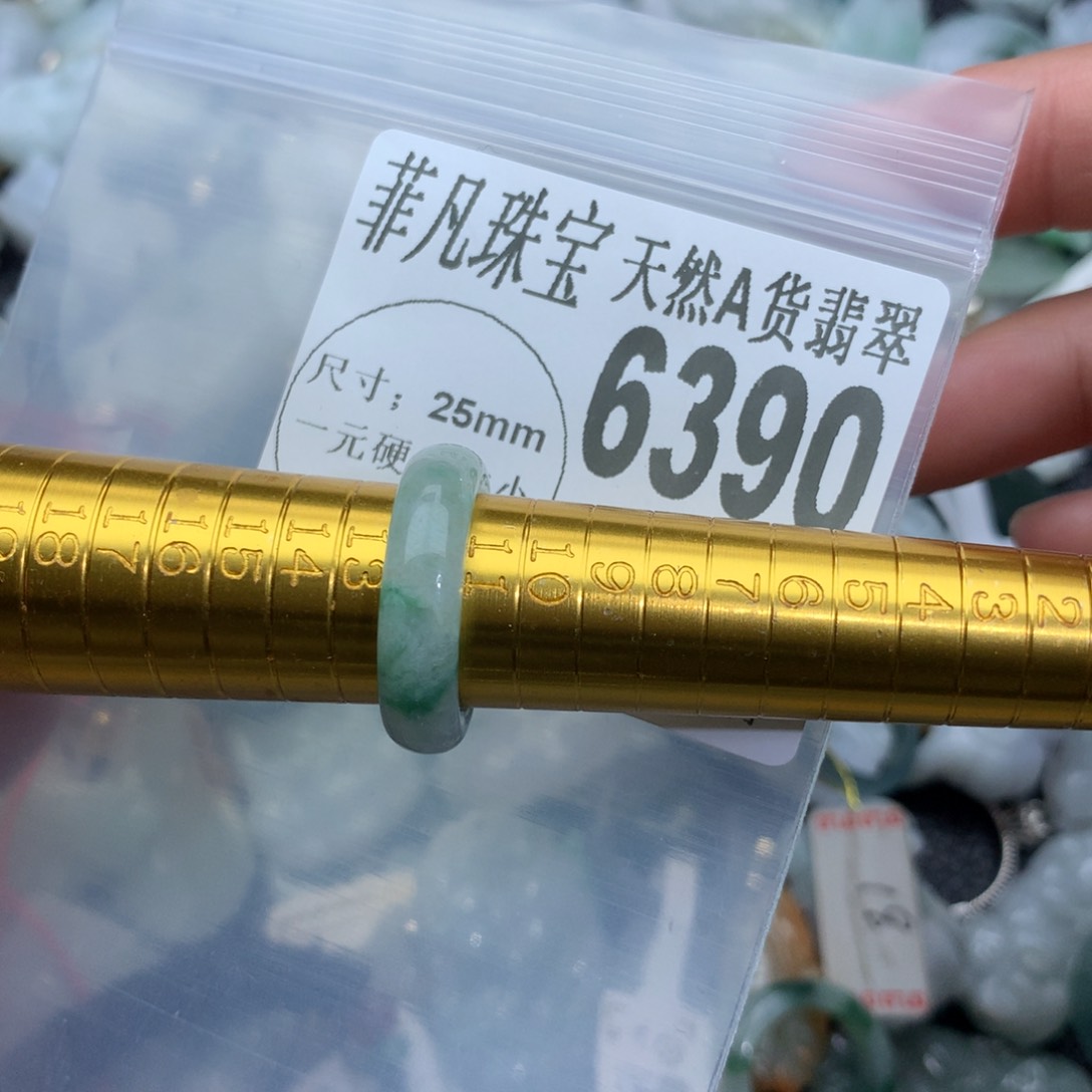 翡翠颈饰未镶嵌6390。