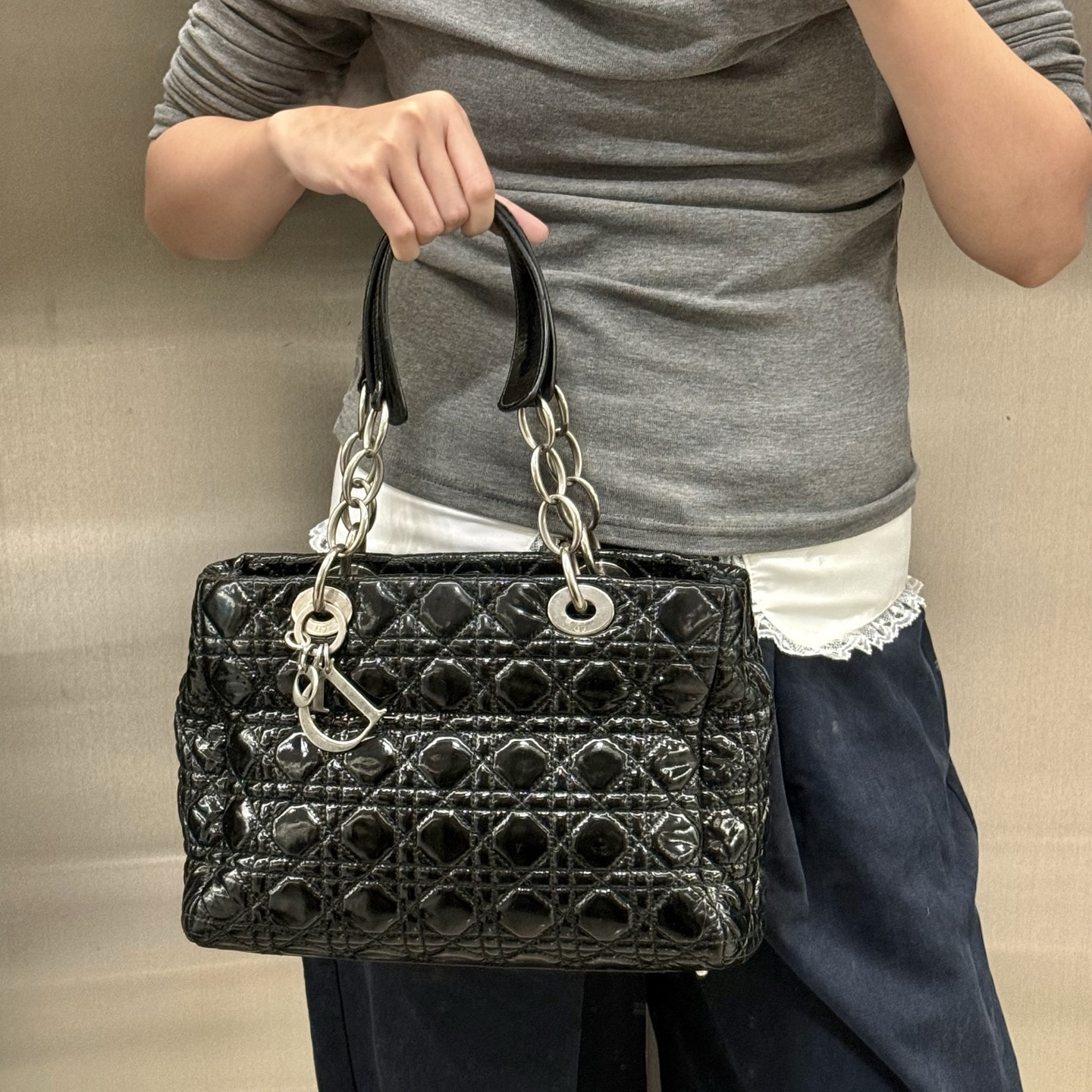 95新 DIOR/迪奥 dior黑银漆面字母挂饰托特包