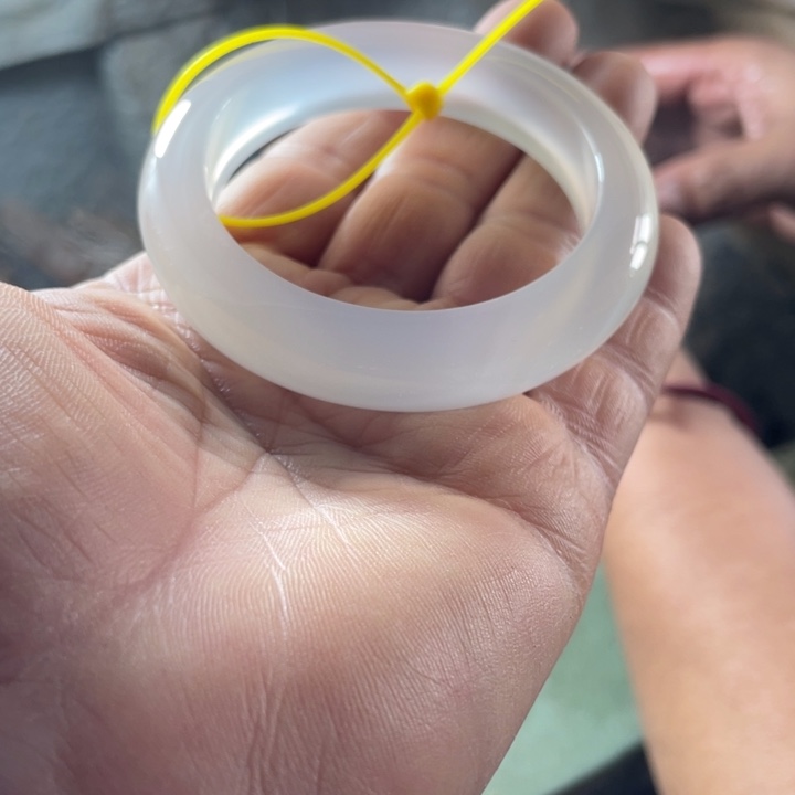 雪***甜玛瑙/玉髓未镶嵌手镯