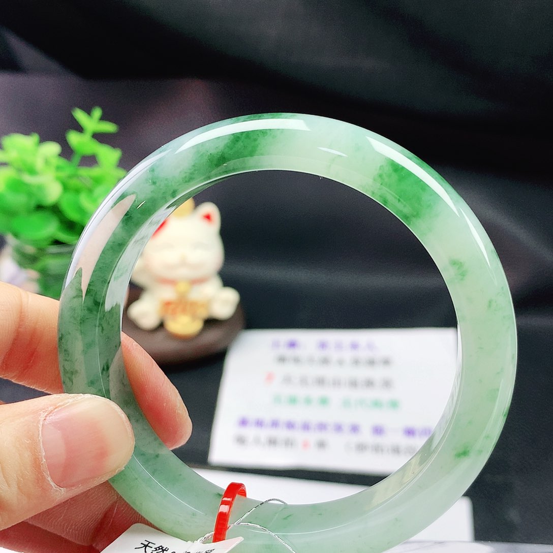 翡翠手镯未镶嵌59圈
