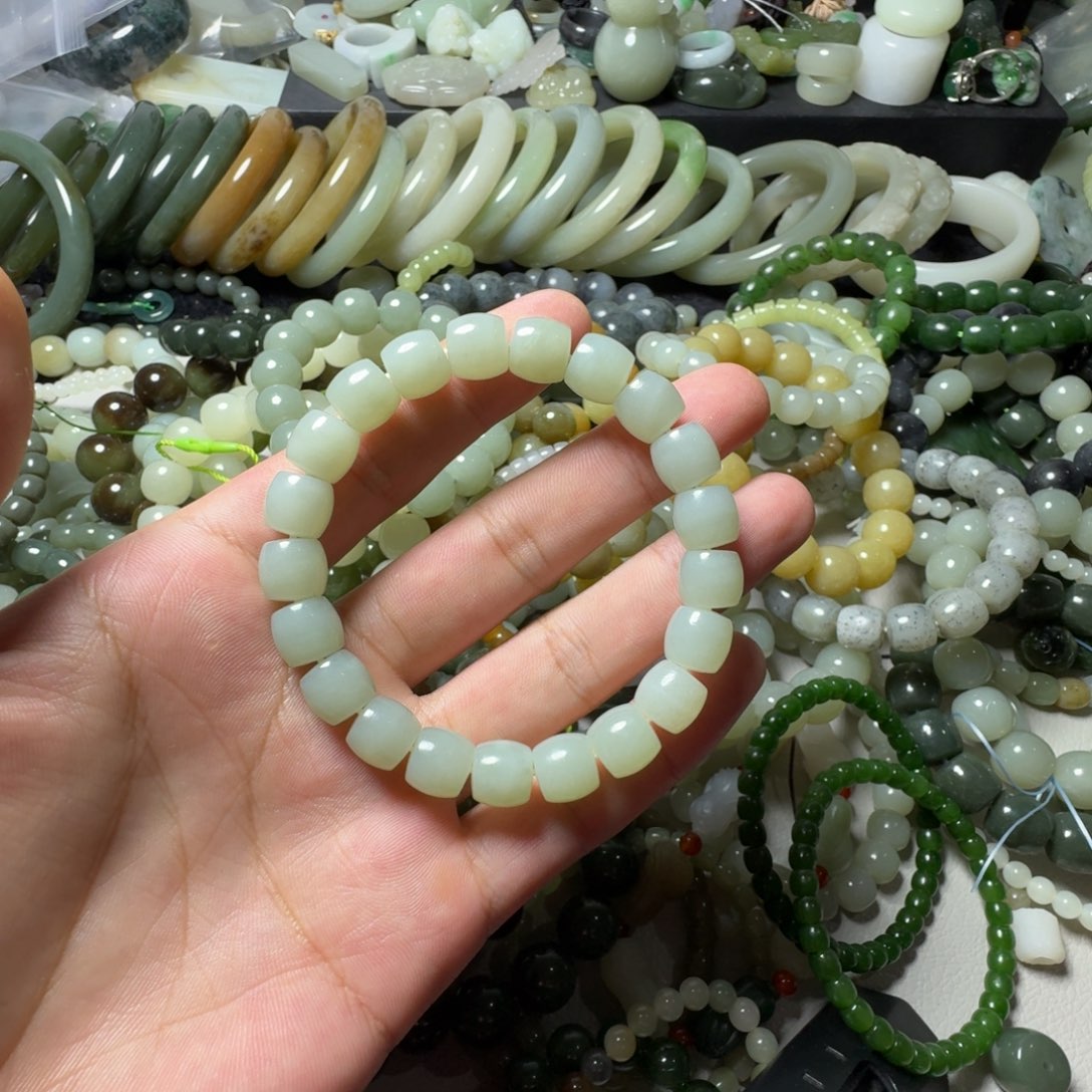 和田玉未镶嵌手串