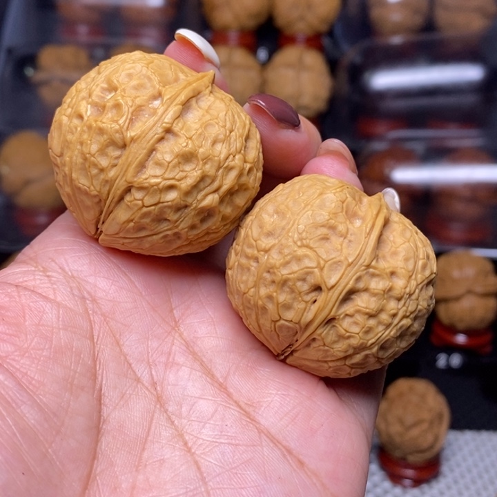 文玩核桃把件铁锤…………32