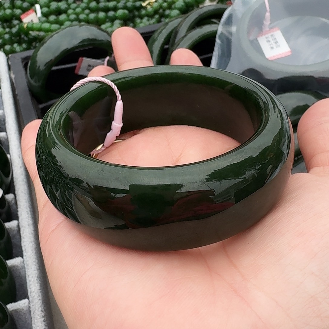 和田玉（碧玉）未镶嵌手镯