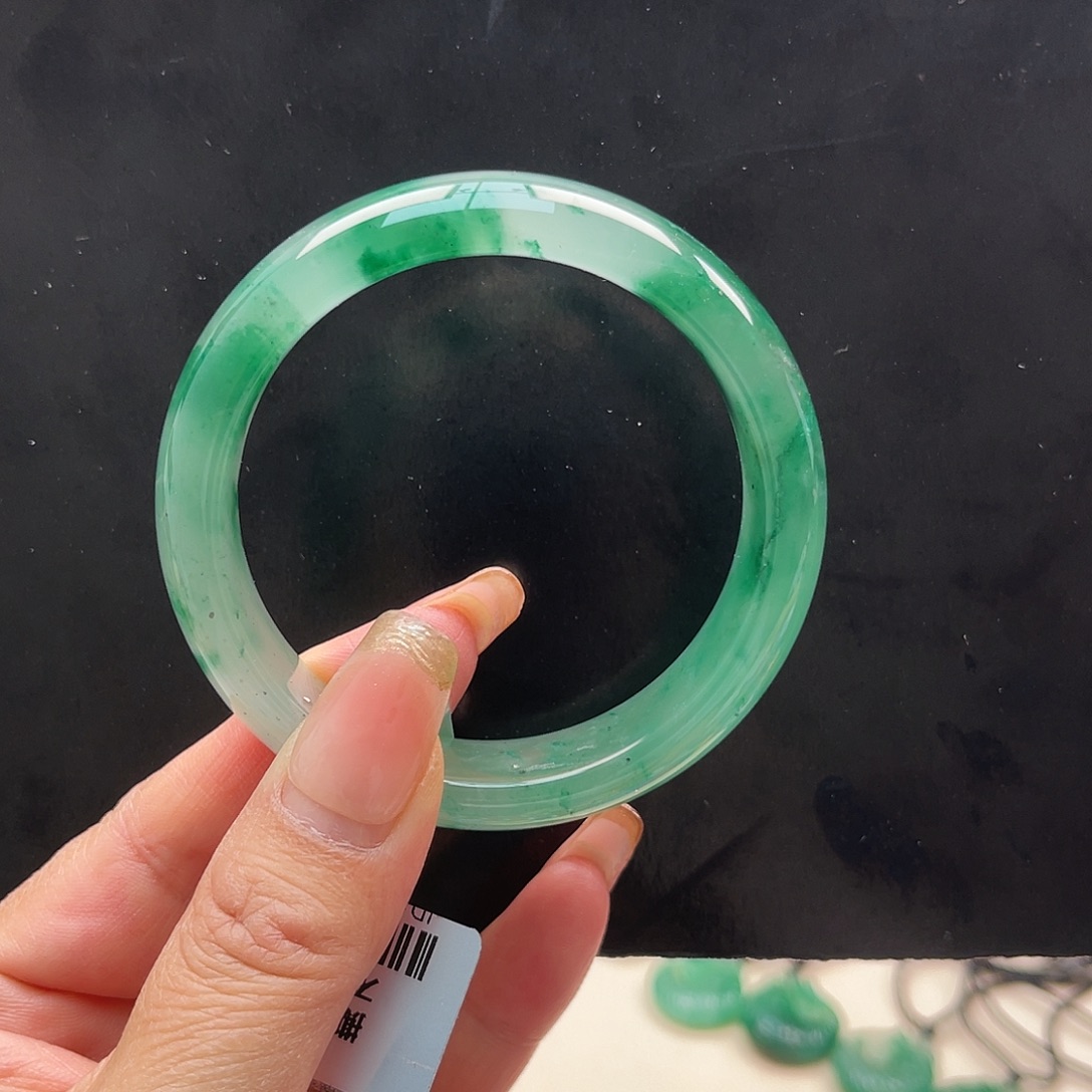 石英质玉（非洲翠）未镶嵌手镯