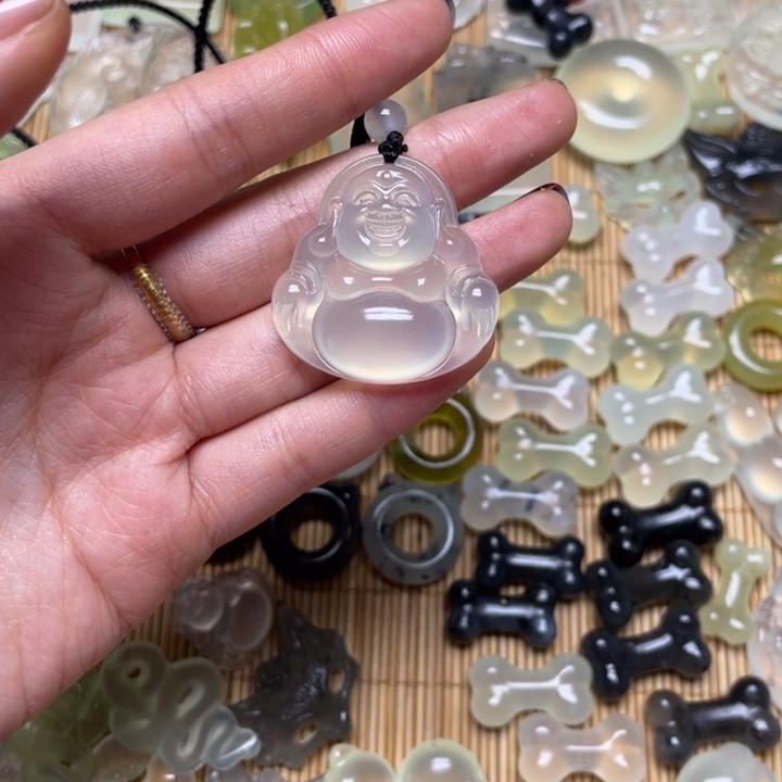 蛇纹石玉颈饰未镶嵌