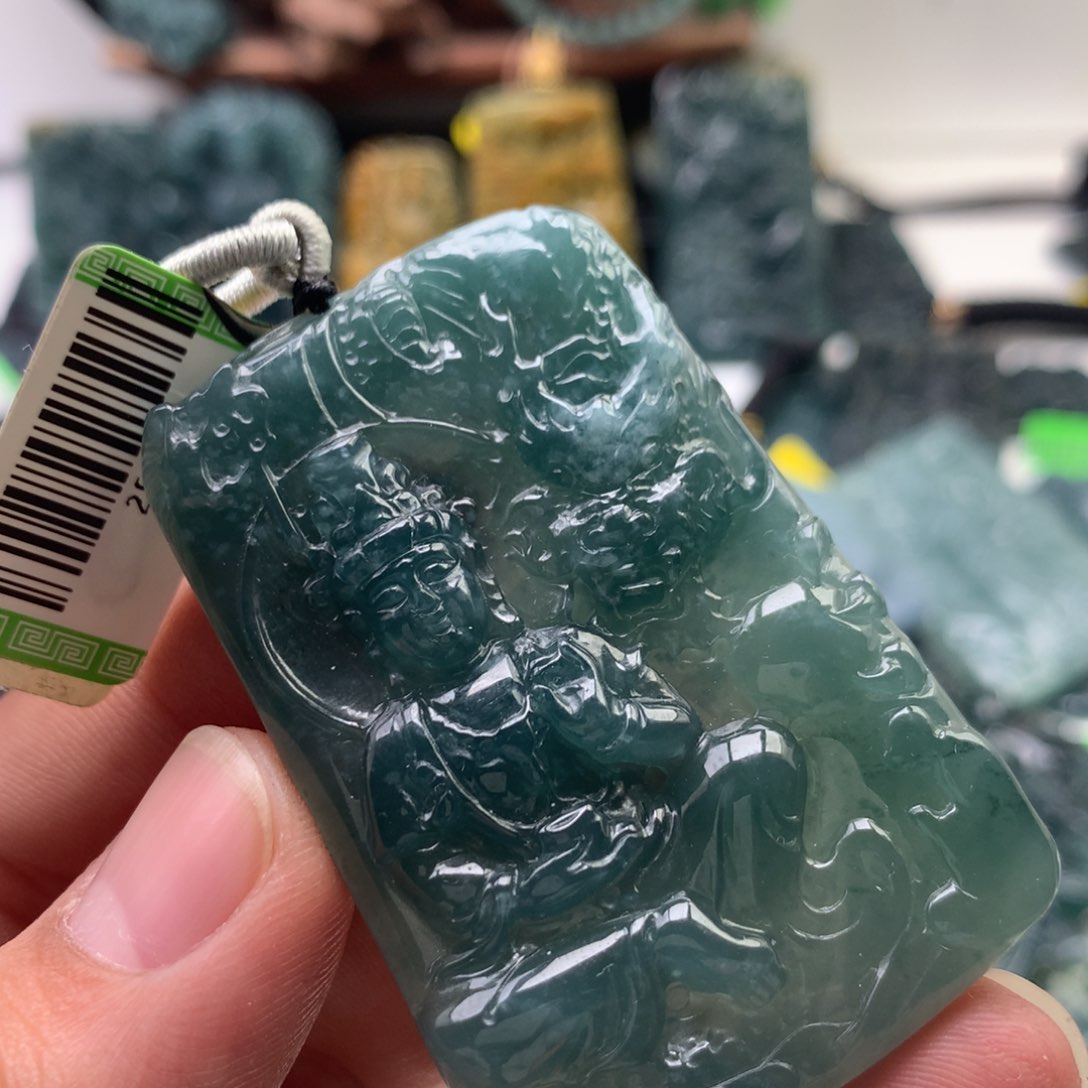 颈饰未镶嵌翡翠观音