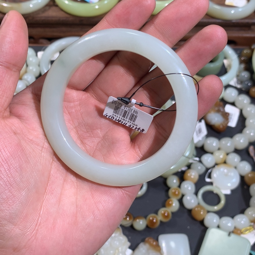 【闪购商品】和田玉手镯未镶嵌?****哈新疆且末金山矿高青白手镯