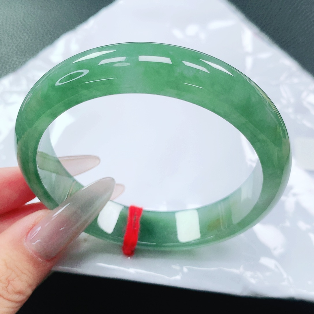 翡翠手镯未镶嵌57圈