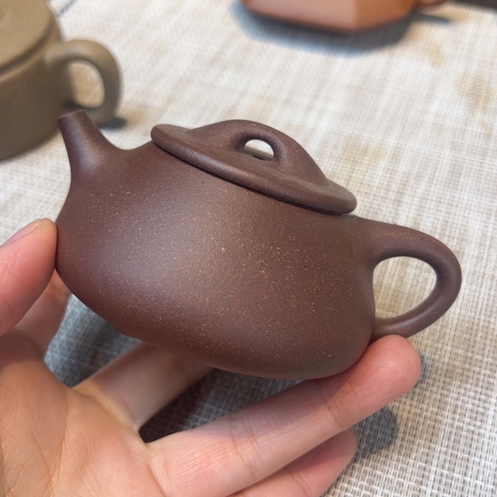 紫砂茶壶石瓢，容量130毫升，紫泥