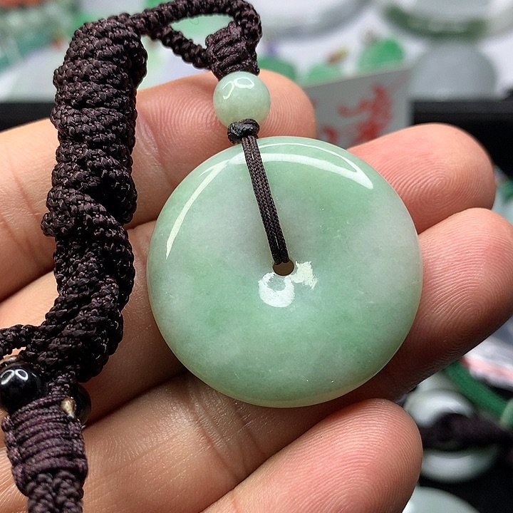 翡翠吊坠(赠链)未镶嵌