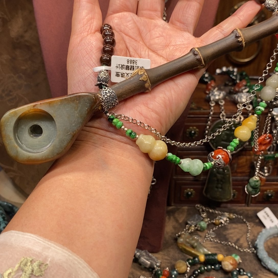 翡翠吊坠(赠链)未镶嵌