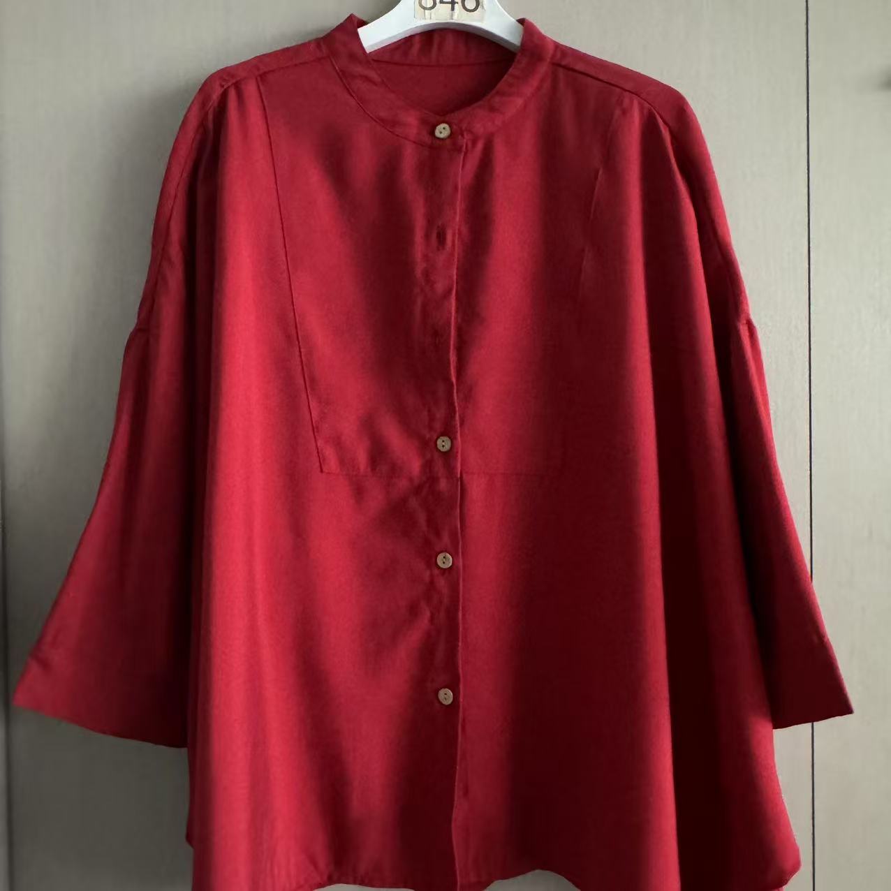 【沐木流浪记】红色铜氨丝圆领倒三角百搭衬衫Z