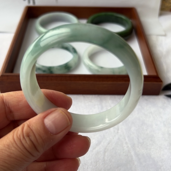 翡翠未镶嵌手镯天然