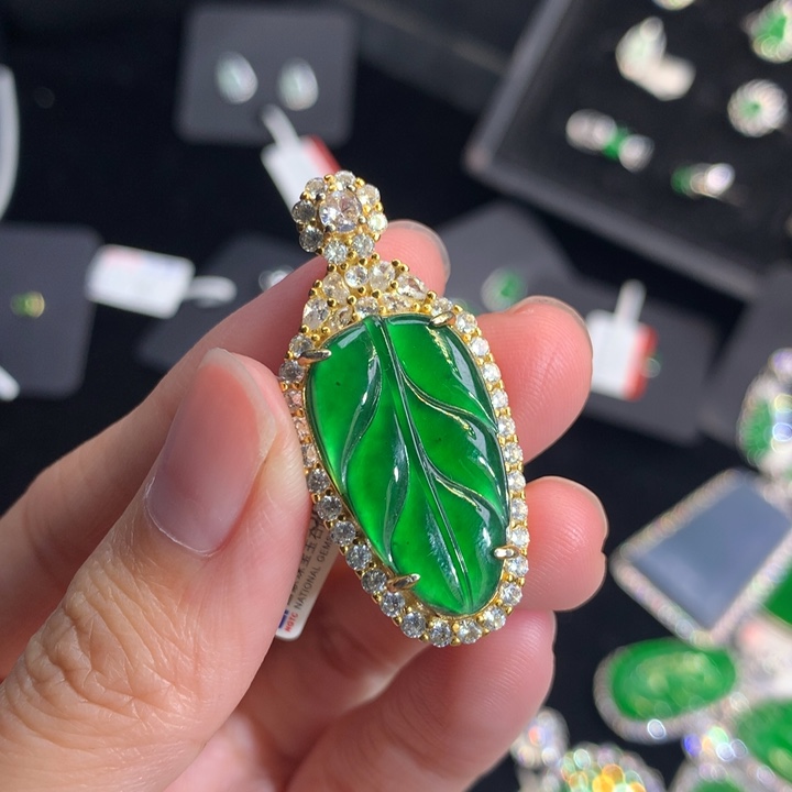 【闪购商品】翡翠吊坠(不含链)银S925镶嵌天然翡翠