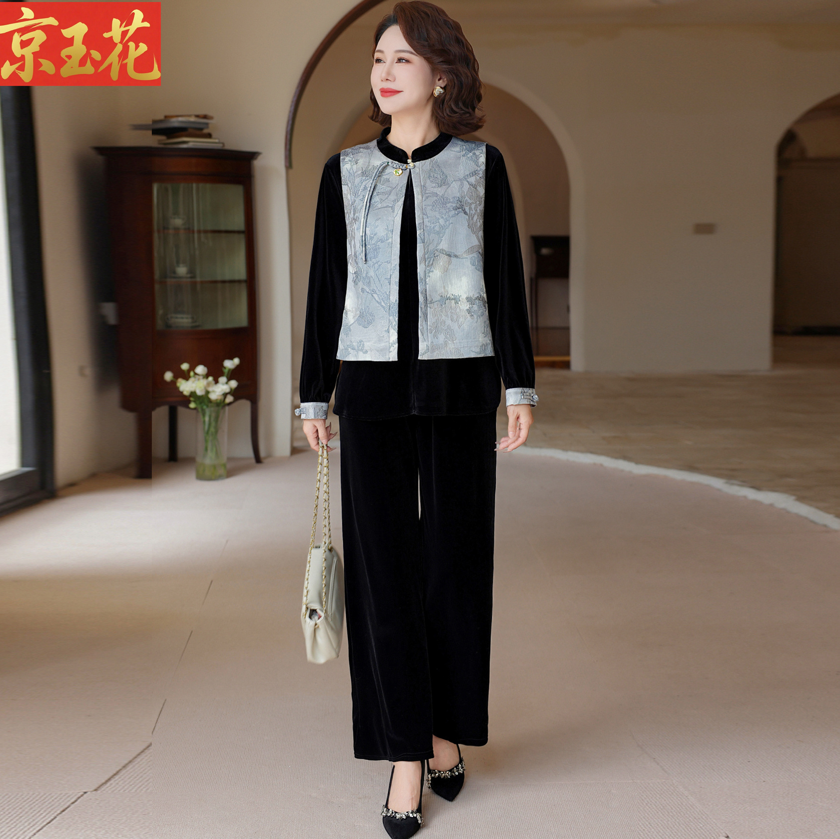 新中式妈妈秋装套装国风马甲外套洋气中老年春秋金丝绒小衫上衣女