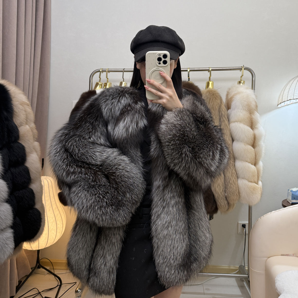 「巴黎雨季」银狐原色整皮皮草外套女中长款时尚大气高端2026款真毛