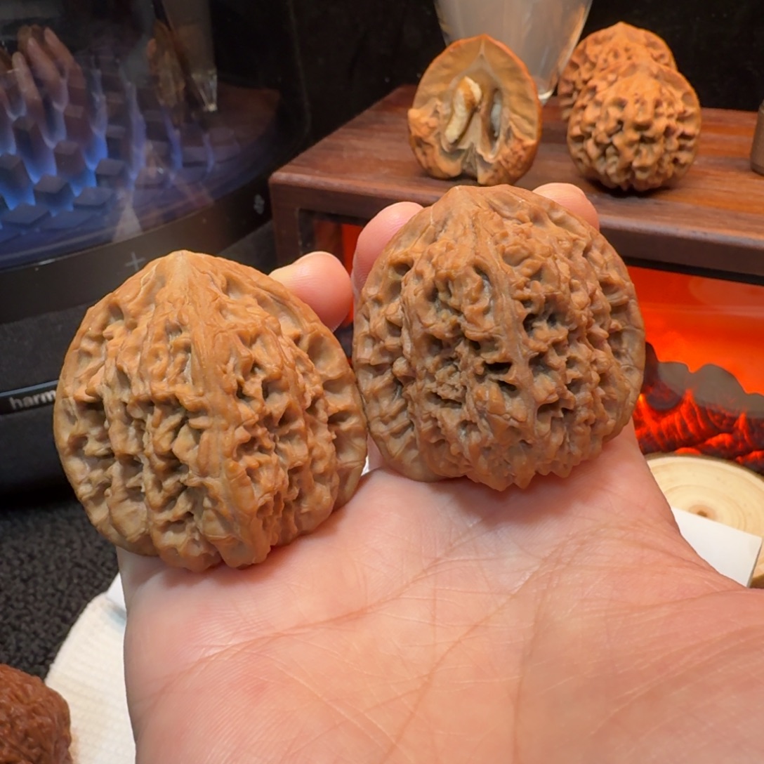 文玩核桃把件42+全品三角南疆石