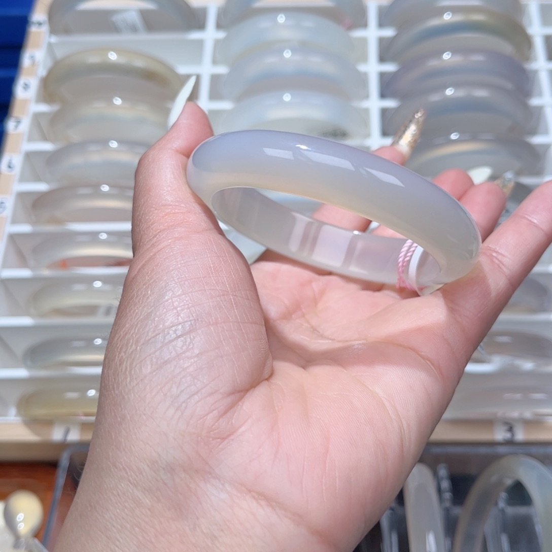 玛瑙/玉髓手镯未镶嵌0105