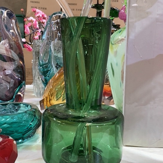 琉璃花瓶高28厘米口径6厘米