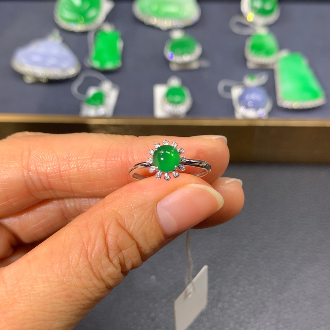 翡翠戒指18K金镶嵌翡翠