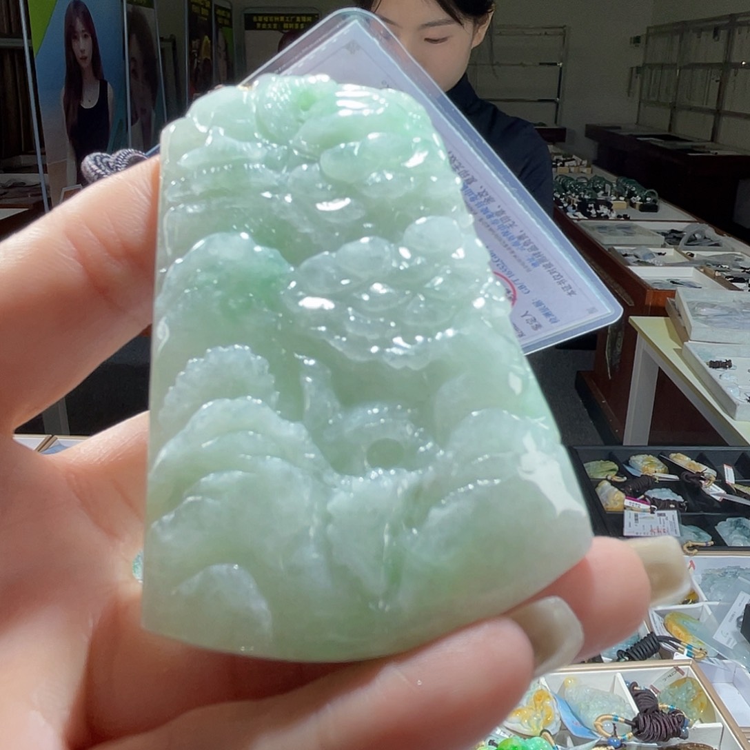 翡翠未镶嵌颈饰一