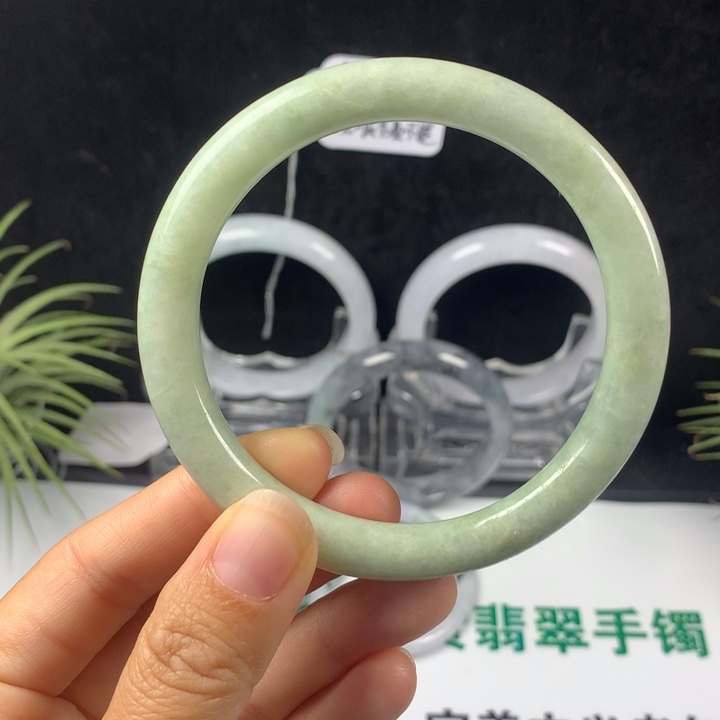 翡翠未镶嵌手镯19号。 60.8圈