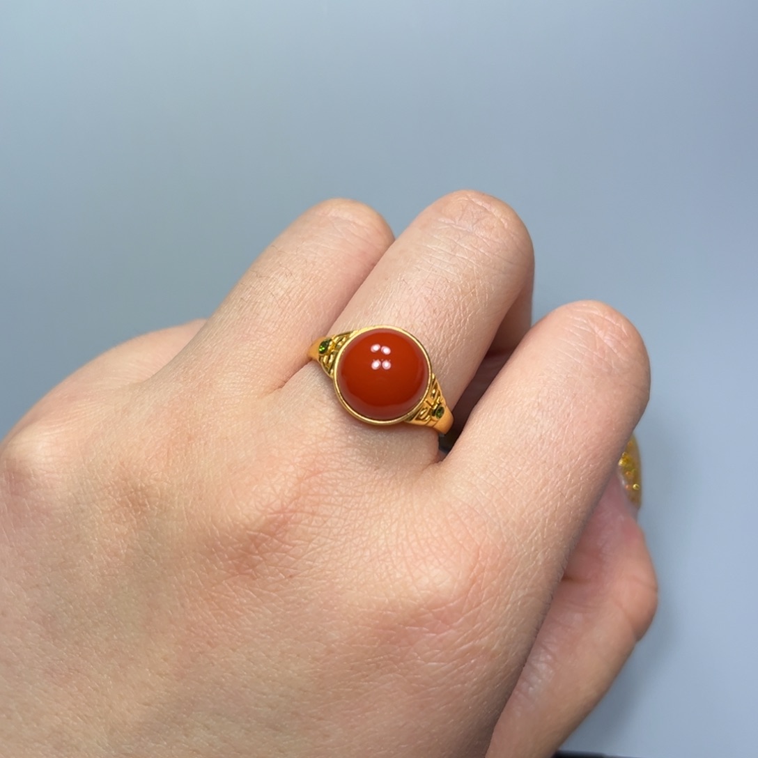 南红玛瑙柿子红戒指18K金镶嵌