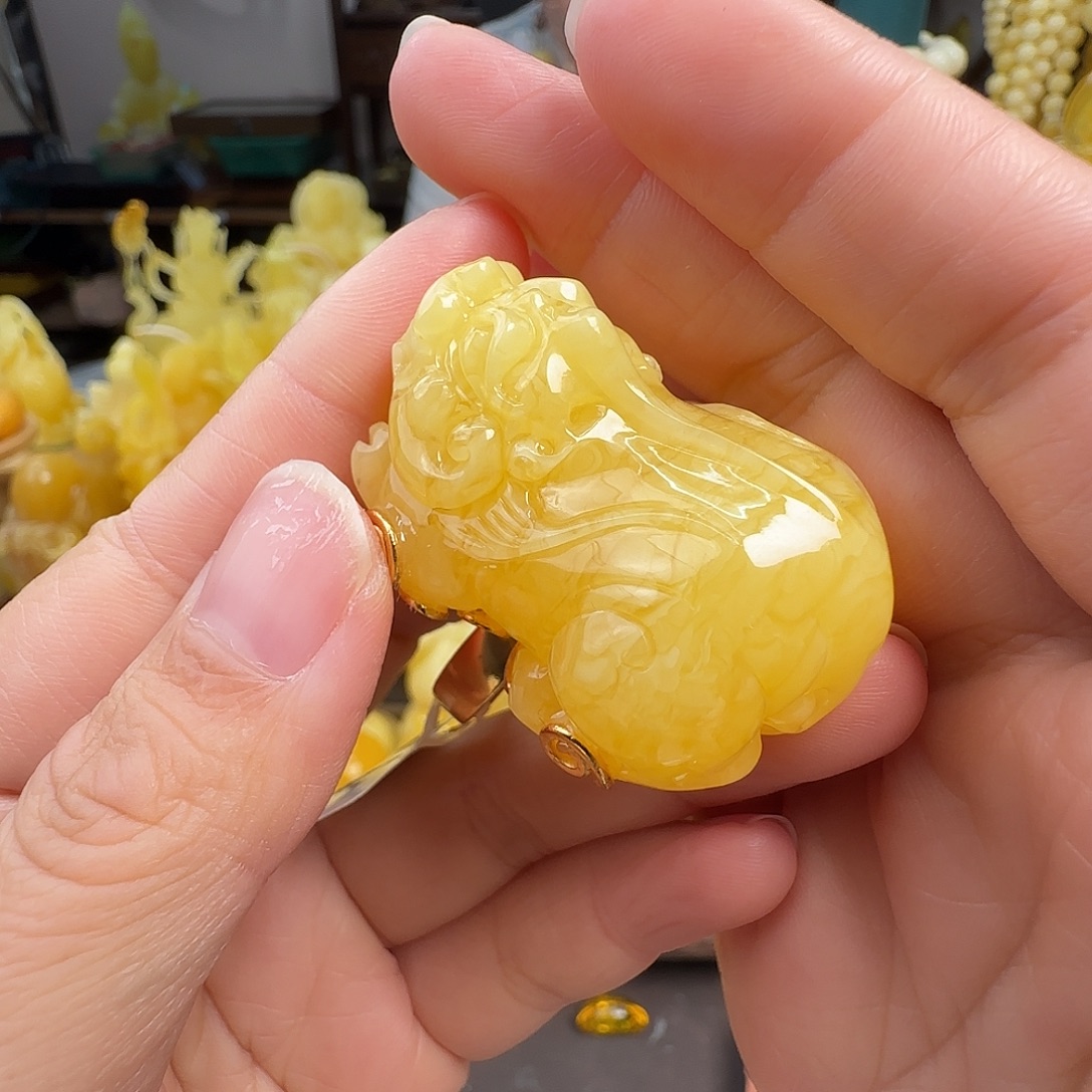 蜜蜡未镶嵌珠宝奇石