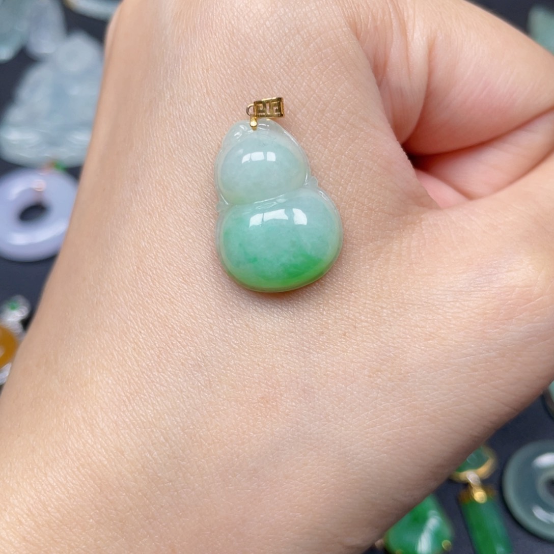 翡翠18K金镶嵌颈饰翡翠