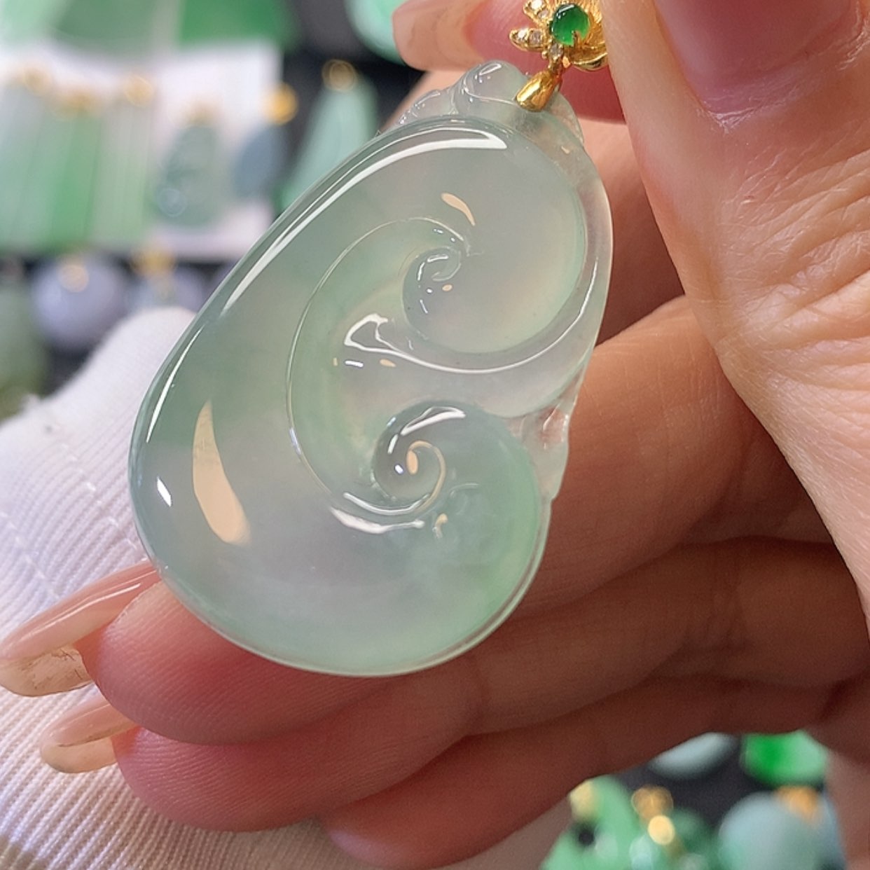 【闪购商品】翡翠吊坠(不含链)18K金镶嵌