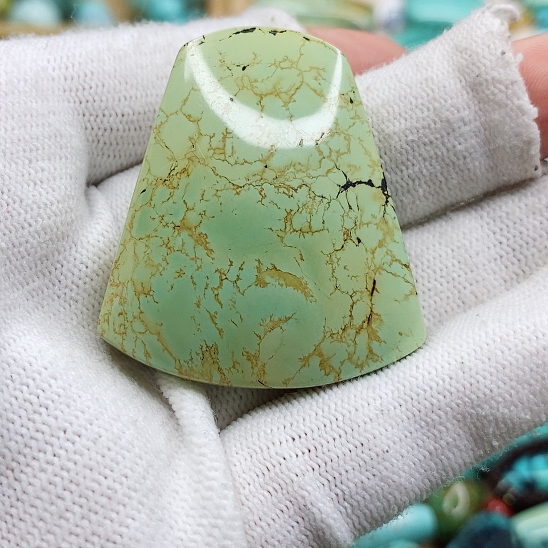 绿松石颈饰未镶嵌