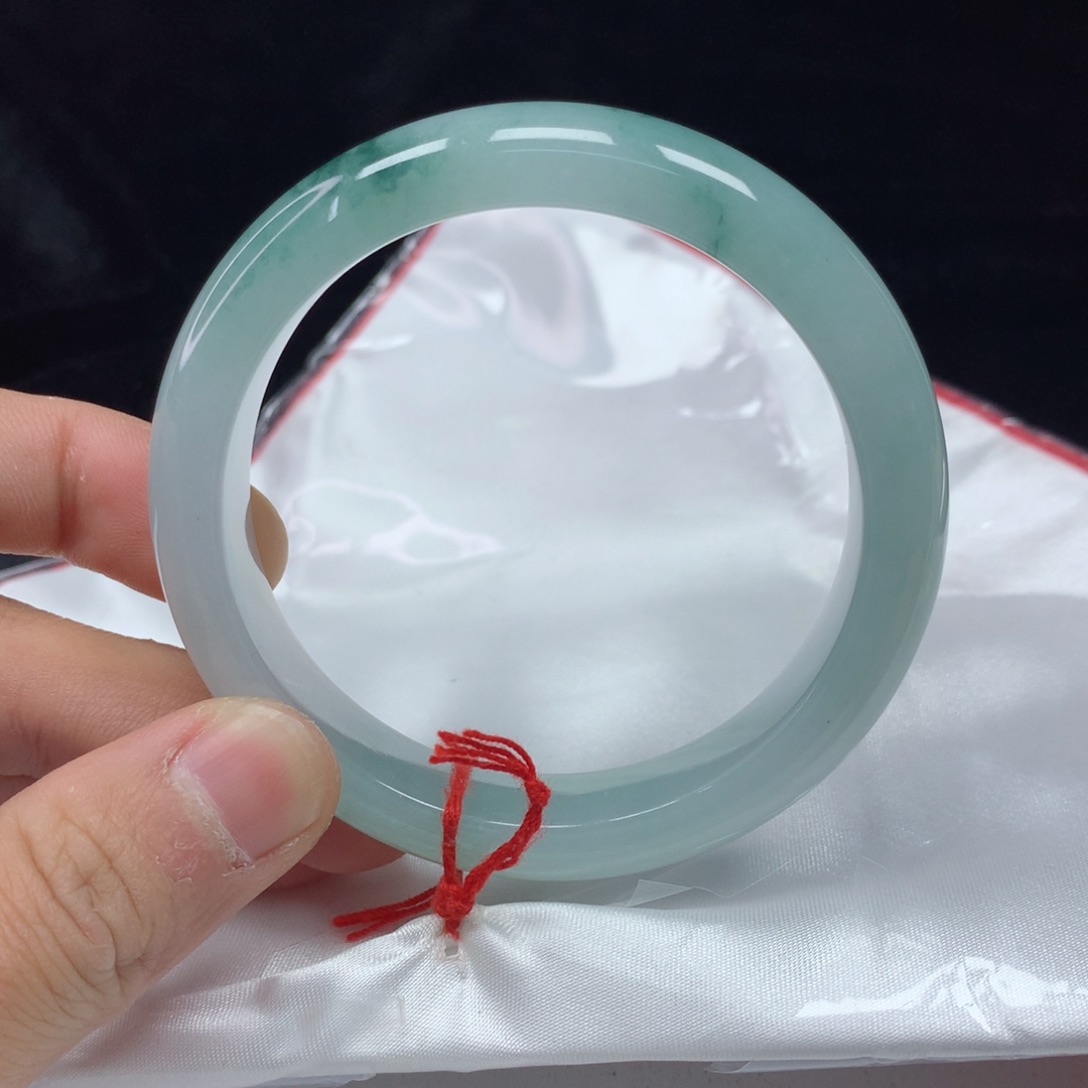 翡翠手镯（圆镯）未镶嵌56.7