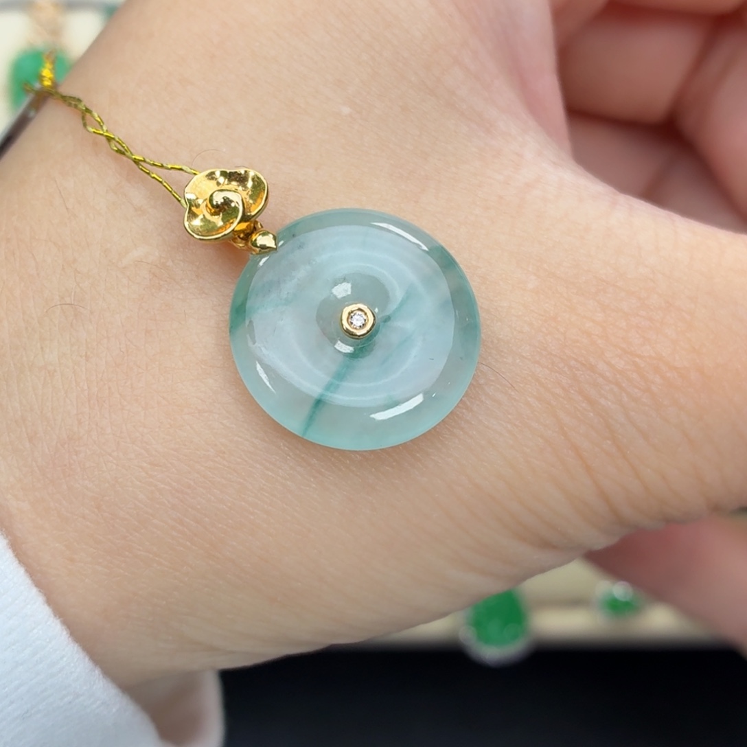 翡翠18K金镶嵌颈饰