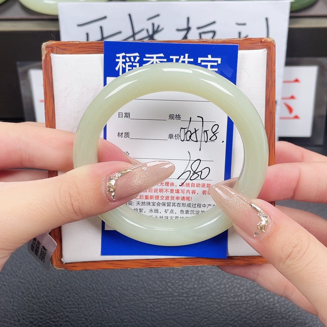 和田玉手镯未镶嵌