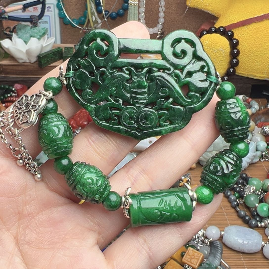 用***5翡翠未镶嵌颈饰吊坠