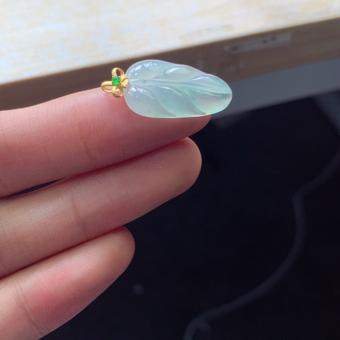 翡翠颈饰18K金镶嵌吊坠