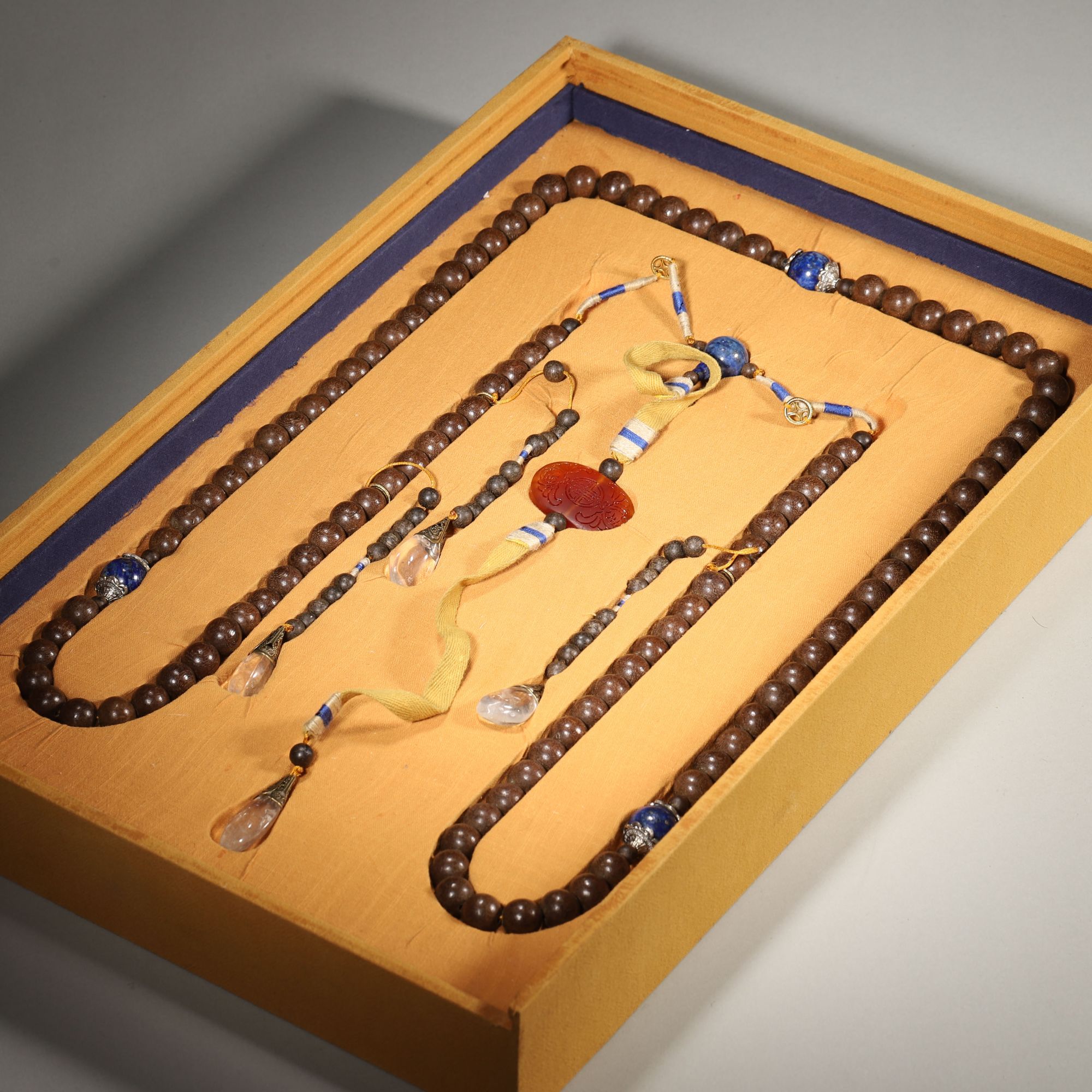 Lot28清代 沉香木朝珠