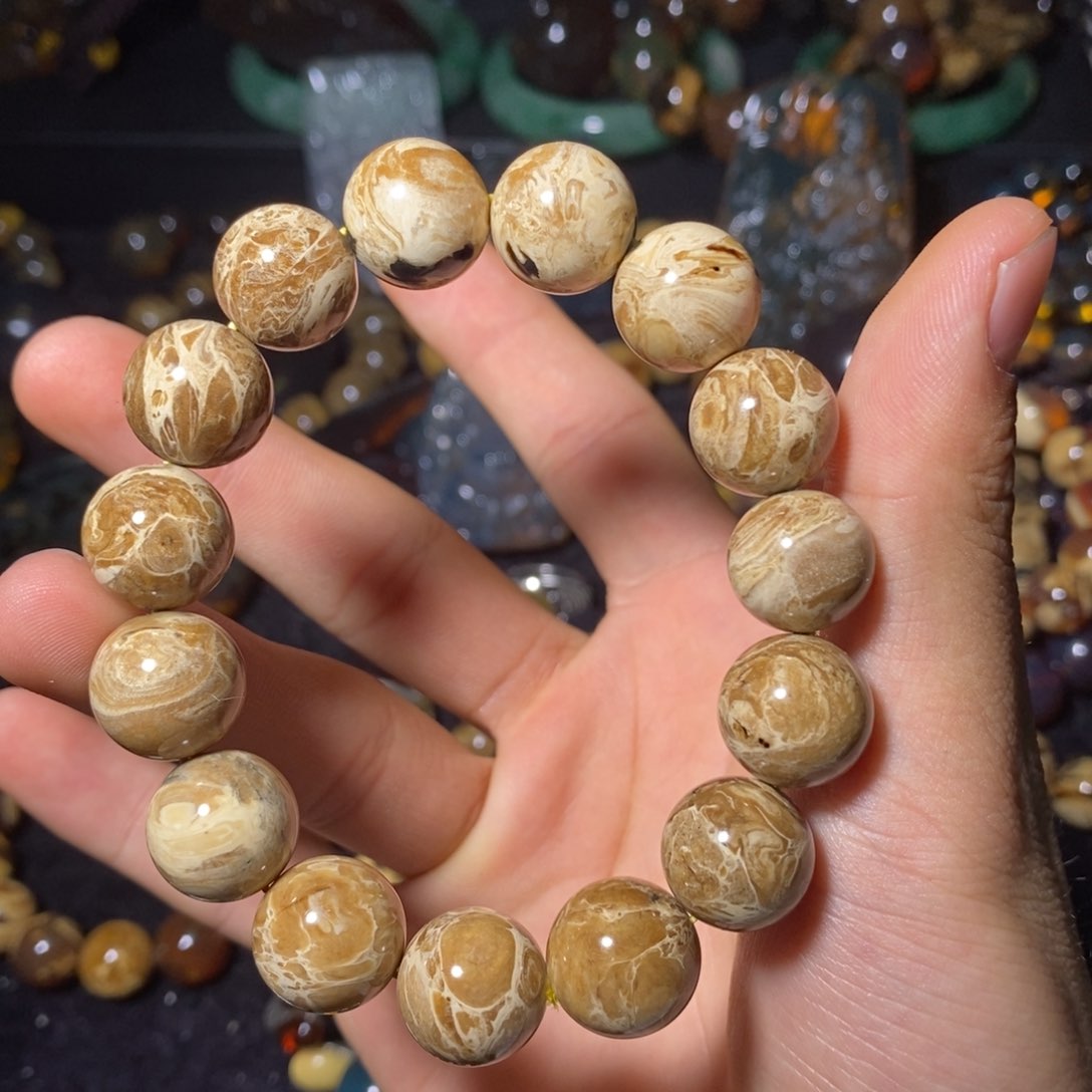 未镶嵌琥珀珠宝奇石