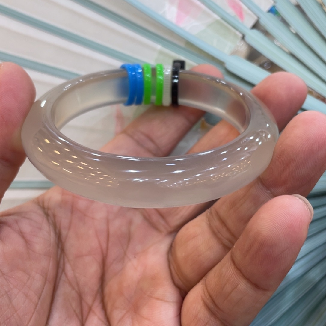 玛瑙/玉髓手镯未镶嵌关***郑