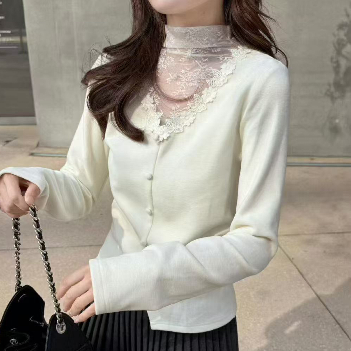 蕾丝拼接徳绒加厚打底衫